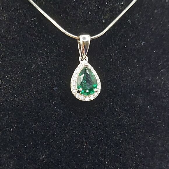 0.6 Carat Nano Russian Emerald Sterling Silver Necklace - Picture 4 of 10